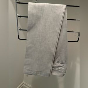 The limited drew fit slacks. Great condition!